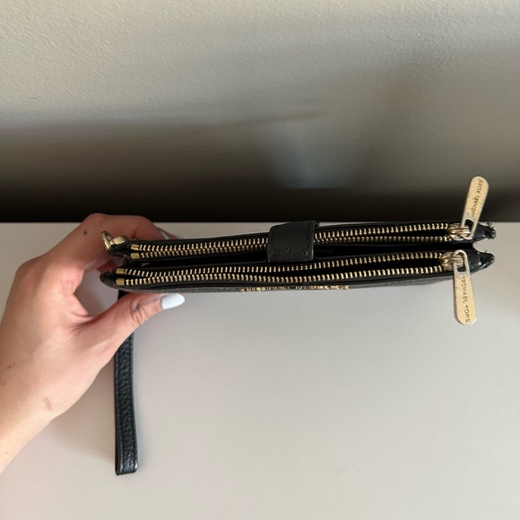 Micheal Kors Wallet - Picture 4 of 4